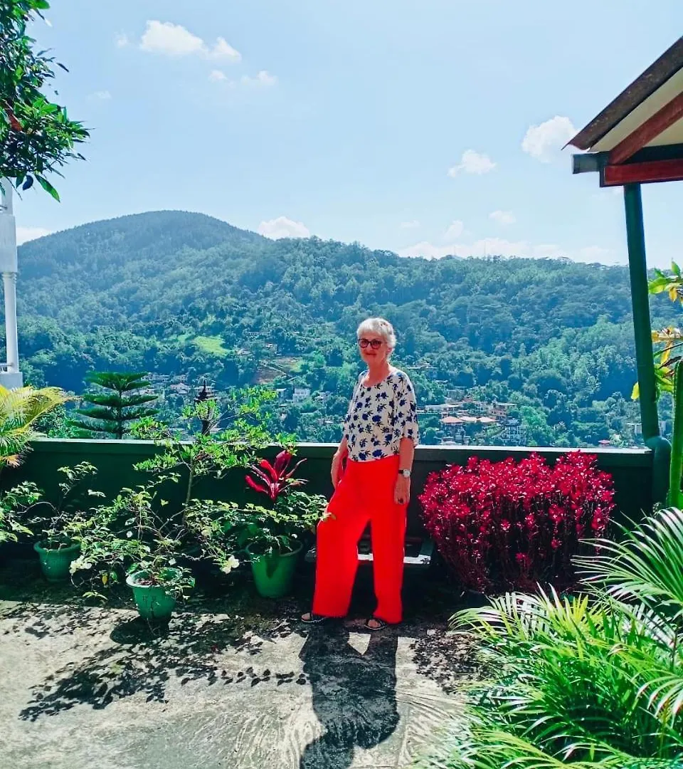 Mountain View Apartment Kandy Homestay